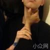 嗯