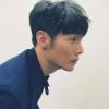 穿西装的小丑